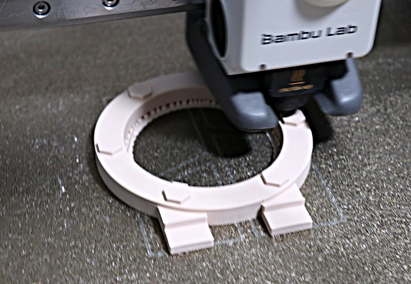 PLA print with reduced stringing after lowering nozzle temperature