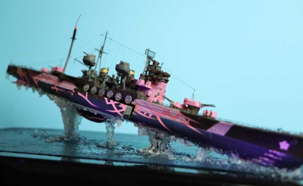 Semi-scratch-built 1/700 Fog Fleet Ashigara model sailing scene with glowing hull patterns.