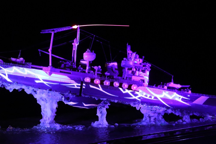 Front-left view of Fog Fleet Ashigara performing a close-combat move, swinging its glowing energy blade. The glowing hull patterns emphasize the dynamic action scene.