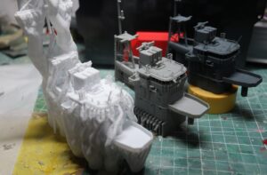 Side-by-side comparison of 1/150 Yukikaze bridge prints in three materials (PLA, ABS-like resin, and PETG), including a supported print straight off the printer