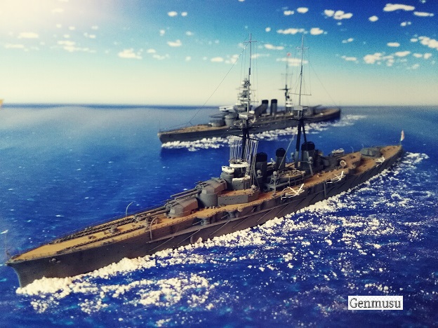 1/700 scale battlecruiser Kongō (1914) with battleship Nagato from the bent-funnel era, comparison scene