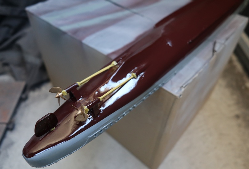 1/150 IJN destroyer Yukikaze RC hull after glossy clear coat application, showing a smooth water-resistant finish around the stern and propeller shafts