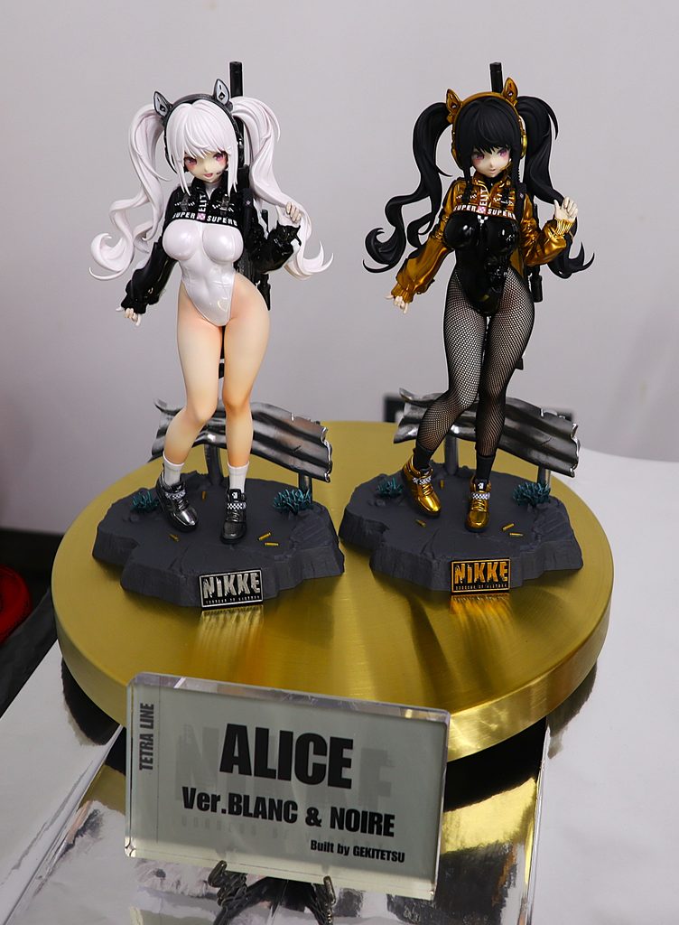 NIKKE Alice Ver. Blanc and Noire custom models displayed together at Okahobi 2026